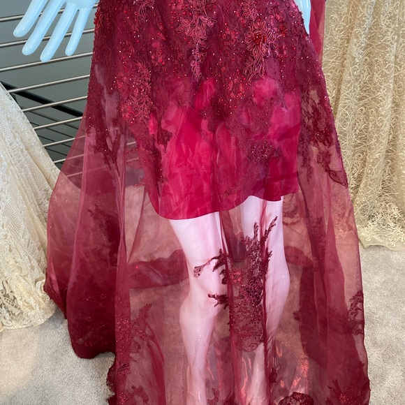 New elegant dress/gown - Picture 9 of 17